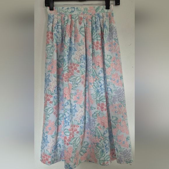 Chic Floral A-Line Skirt - Picture 1 of 6